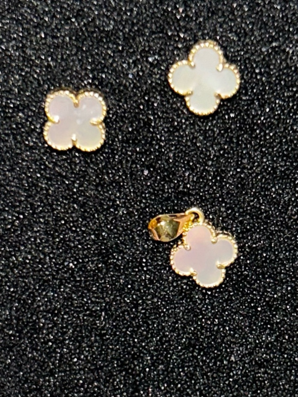 Mother-of-Pearl Studs and Pendant - 18K Gold - Picture 4 of 4